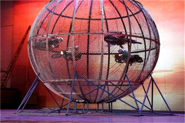 現(xiàn)在的馬戲團(tuán)在節(jié)目的有是很大的發(fā)展